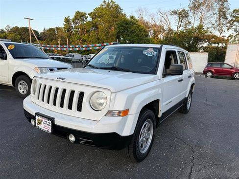 Used 2014 Jeep Patriot Sport image 4