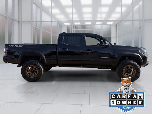 Used 2022 Toyota Tacoma TRD Off-Road w/ Technology Package image 7