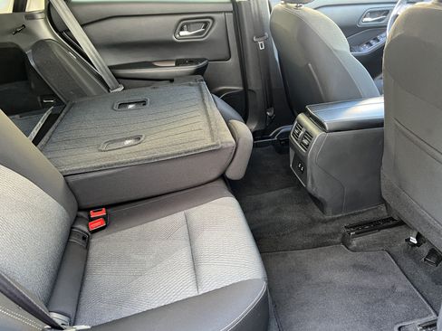 Used 2025 Nissan Rogue SV AWD/4WD image 19