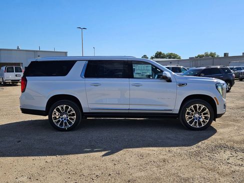 New 2026 GMC Yukon XL Denali w/ Sun & Power Step Package image 7