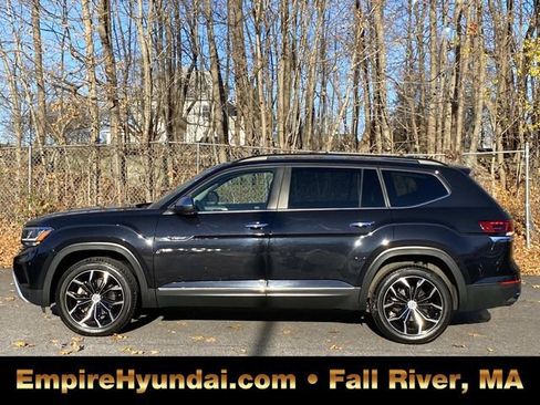 Used 2021 Volkswagen Atlas SE w/ Panoramic Sunroof Package image 3