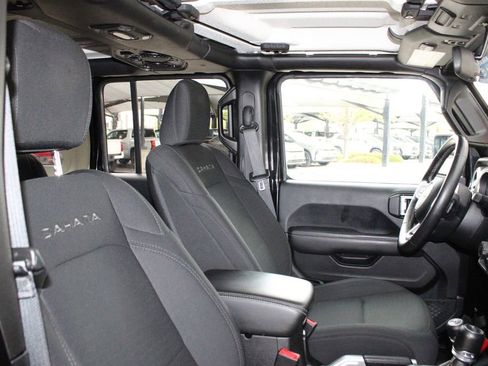 Used 2018 Jeep Wrangler Unlimited Sahara AWD/4WD image 40