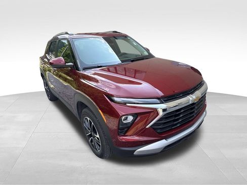 Used 2024 Chevrolet TrailBlazer LT w/ Convenience Package AWD/4WD image 4