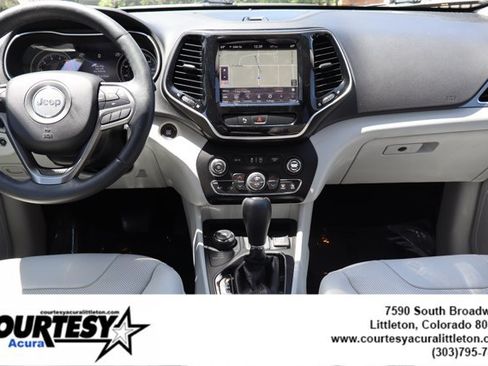 Used 2019 Jeep Cherokee Limited w/ Luxury Group AWD/4WD image 9