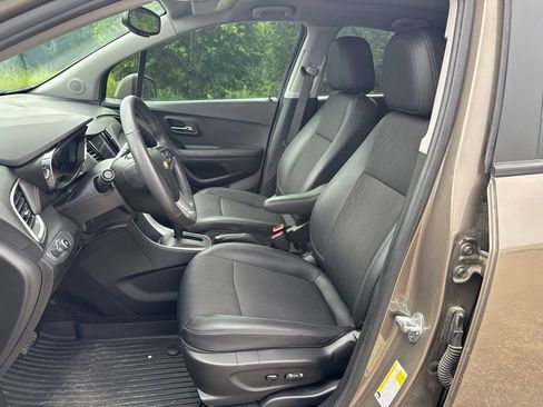 Used 2022 Chevrolet Trax LT w/ LT Convenience Package AWD/4WD image 7