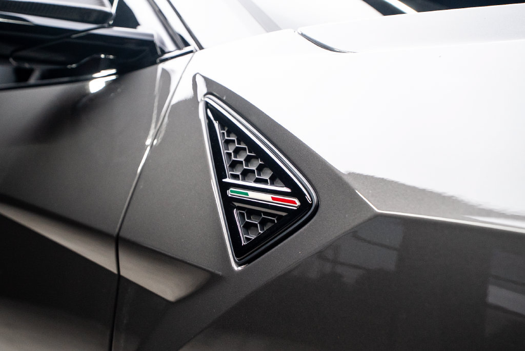 Used 2023 Lamborghini Urus Performante AWD/4WD image 17