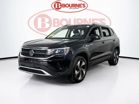 Used 2023 Volkswagen Taos SE w/ Panoramic Sunroof Package AWD/4WD image 7
