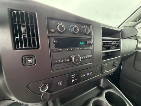 Used 2025 Chevrolet Express 3500 LT w/ LT Preferred Equipment Group image 17