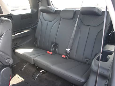 Used 2025 Hyundai Palisade SEL FWD image 23