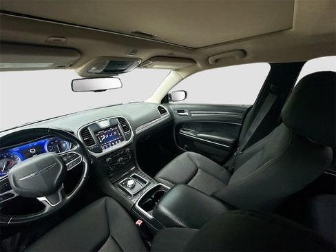 Used 2021 Chrysler 300 Touring w/ Driver Convenience Group image 22