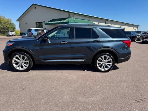 Used 2023 Ford Explorer Platinum w/ Technology Package AWD/4WD image 18