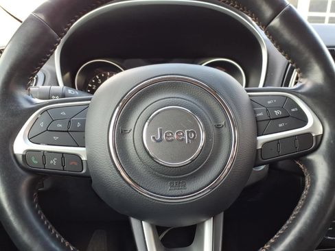 Used 2018 Jeep Compass Limited w/ Navigation Group AWD/4WD image 18