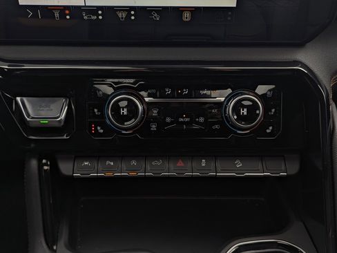 Used 2025 GMC Sierra 1500 AT4 w/ AT4 Premium Package image 42