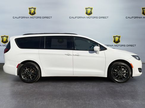 Used 2020 Chrysler Pacifica Touring-L image 4