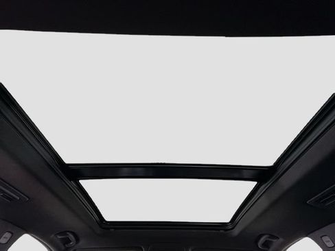 Used 2025 Cadillac XT6 Luxury FWD image 22