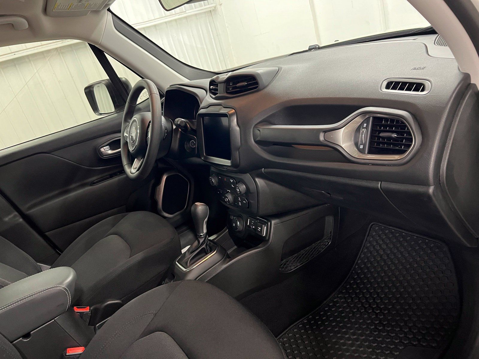 Used 2023 Jeep Renegade Latitude AWD/4WD image 16