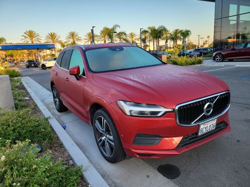 Used 2018 Volvo XC60 T6 Momentum w/ Convenience Package image 3