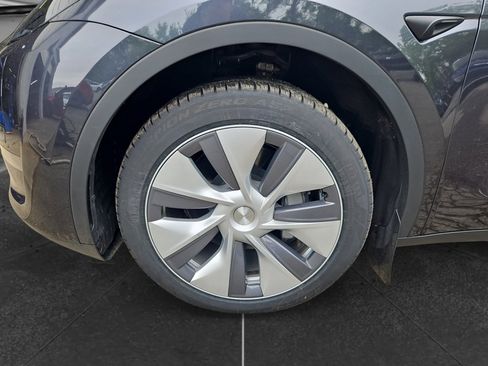 Used 2024 Tesla Model Y Long Range AWD/4WD image 27