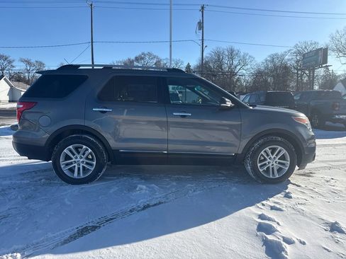 Used 2014 Ford Explorer XLT w/ Equipment Group 202A image 6