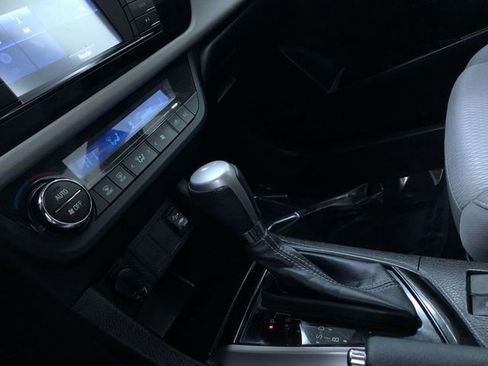 Used 2014 Toyota Corolla LE image 31