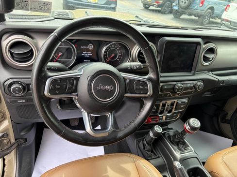 Used 2020 Jeep Gladiator Rubicon AWD/4WD image 16