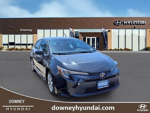 Used 2025 Toyota Corolla LE image 3