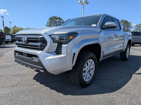 Used 2025 Toyota Tacoma SR5 RWD image 11