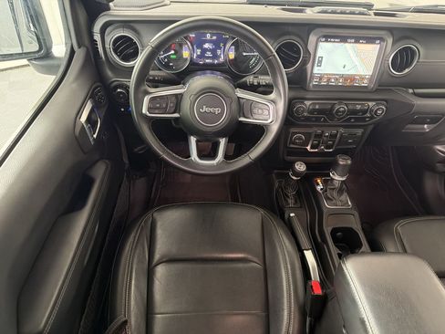 Used 2022 Jeep Wrangler Unlimited Sahara AWD/4WD image 30