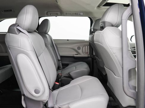Used 2023 Toyota Sienna XLE AWD/4WD image 14
