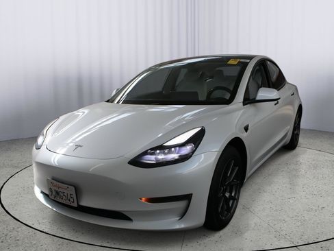 Used 2023 Tesla Model 3 Standard Range RWD image 5
