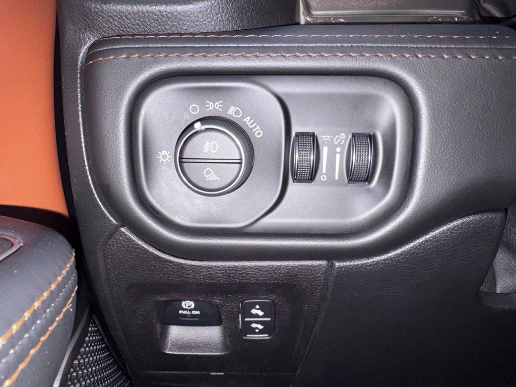 Used 2021 RAM 1500 Limited w/ Body Color Bumper Group AWD/4WD image 35