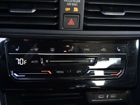 Certified 2025 Volkswagen Jetta SE w/ Sunroof Package image 15