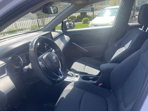 Used 2022 Toyota Corolla Cross LE w/ Moonroof Package image 5