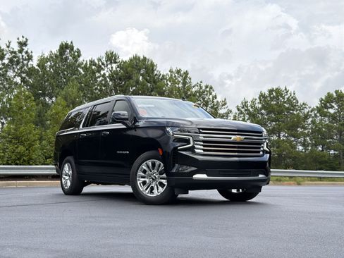 Used 2022 Chevrolet Suburban High Country AWD/4WD image 2