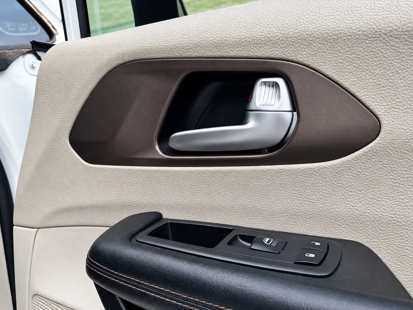 Used 2017 Chrysler Pacifica LX FWD image 25