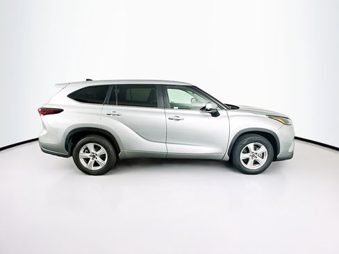 Used 2024 Toyota Highlander LE image 10