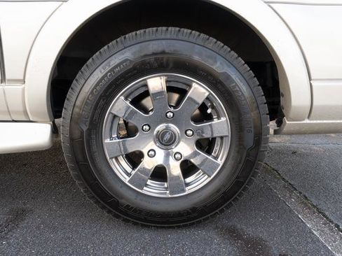 Used 2016 Ford Transit 150 XLT image 41