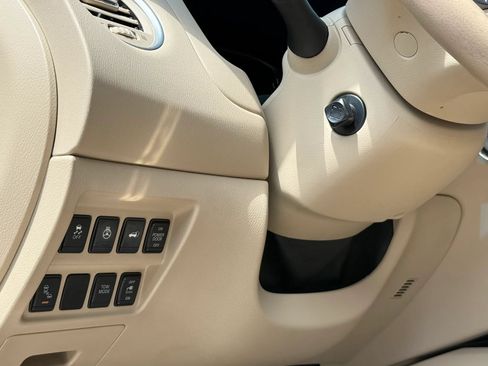 Used 2015 Nissan Pathfinder Platinum FWD image 19