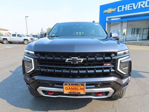 Used 2025 Chevrolet Suburban Z71 AWD/4WD image 2