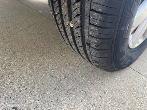 Used 2014 Chrysler Town & Country Touring image 32