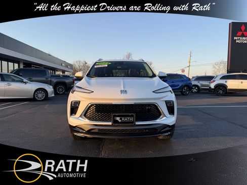 Used 2024 Buick Encore GX Sport Touring image 3