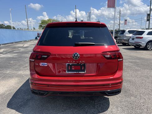 Used 2024 Volkswagen Tiguan SE R-Line w/ MDO Package, Three-Row FWD image 3