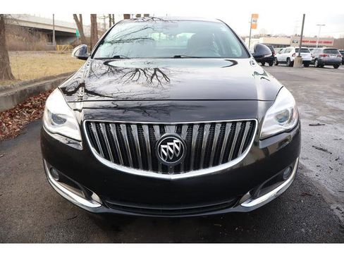 Used 2017 Buick Regal Sport Touring image 3