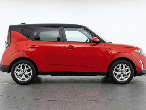 Used 2025 Kia Soul LX w/ LX Technology Package image 11