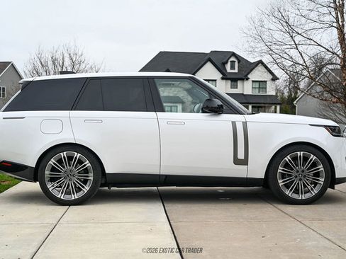 Used 2025 Land Rover Range Rover SE image 9