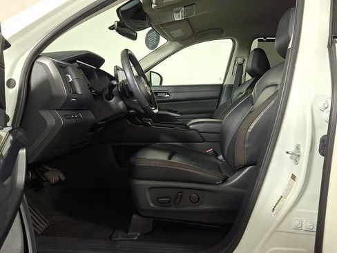 Used 2024 Nissan Pathfinder SL AWD/4WD image 15