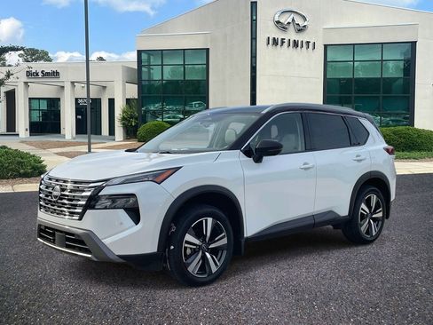 Used 2024 Nissan Rogue SL w/ SL Premium Package image 3