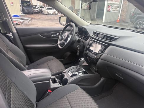 Used 2018 Nissan Rogue S image 11