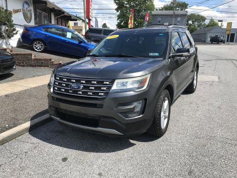 Used 2016 Ford Explorer XLT w/ Equipment Group 202A AWD/4WD image 3