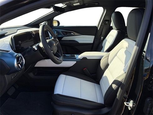 New 2026 Chevrolet Equinox EV LT image 11